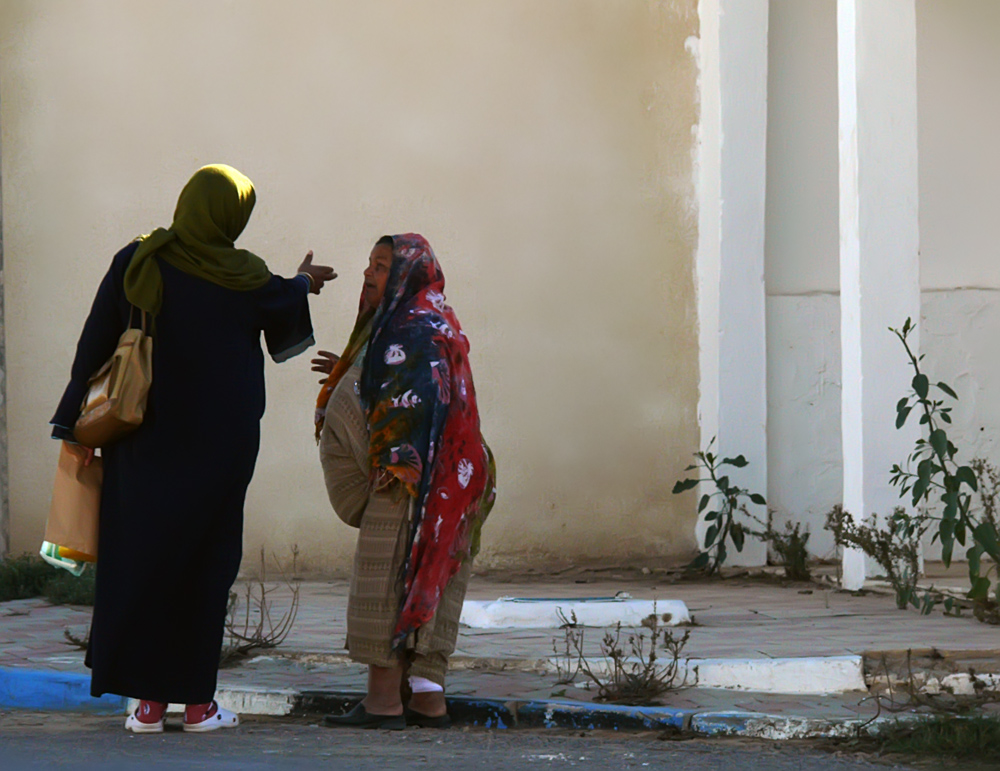 Discussion, Guellala, Jerba Island, Tunisia, 2008