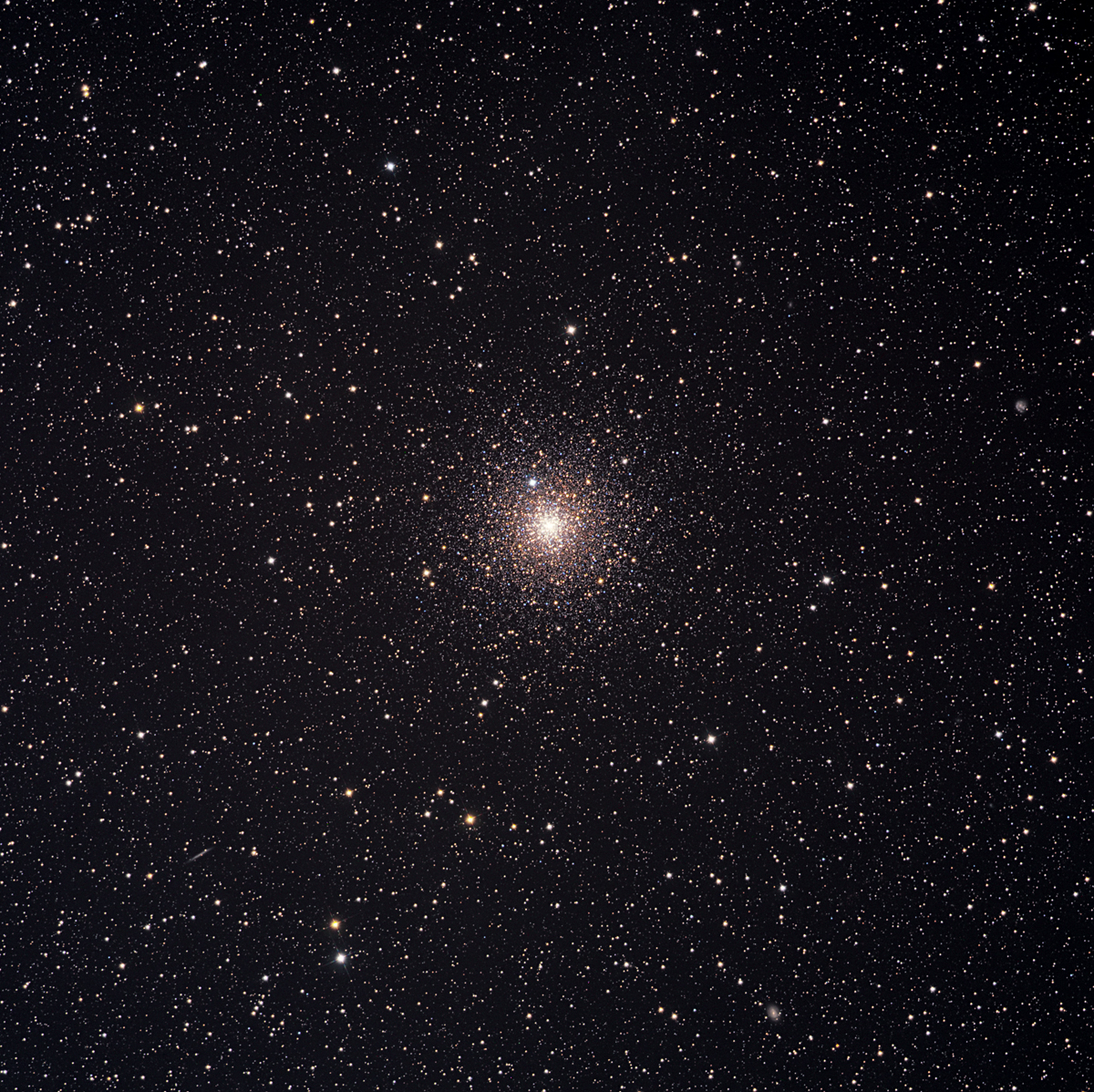 NGC6752 LRGB 50 30 20 30 .jpg