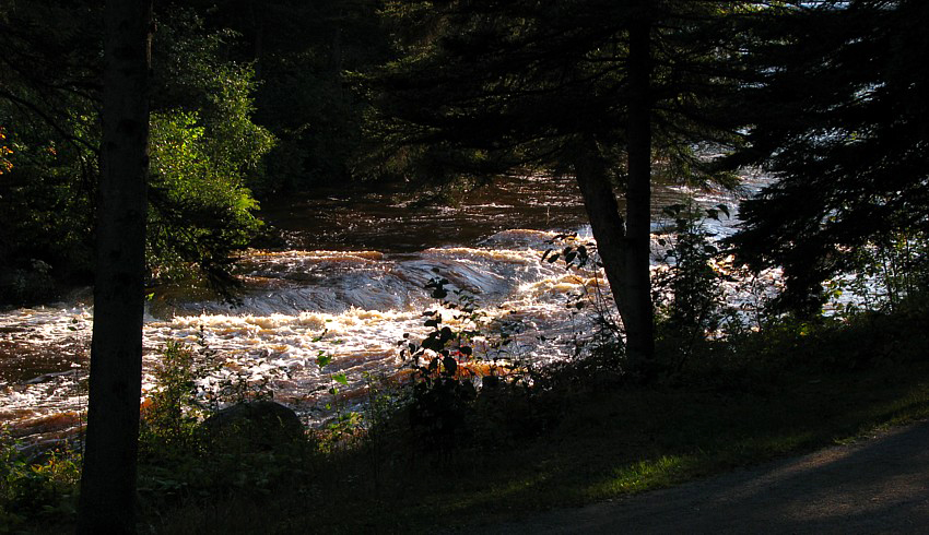 la rivire et ses remous