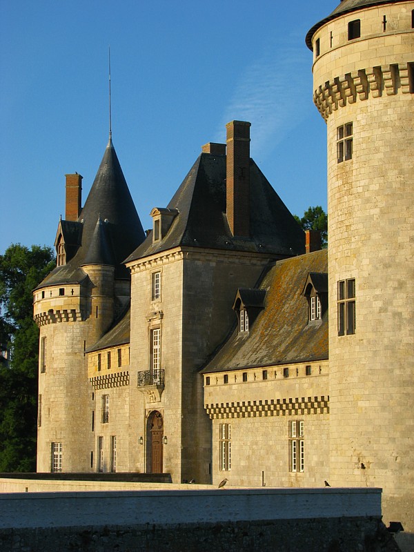Sully sur Loire le château au lever du jour