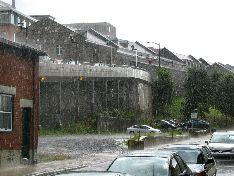 Pluie sur l'armurerie