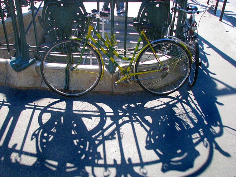 le vélo et son ombre