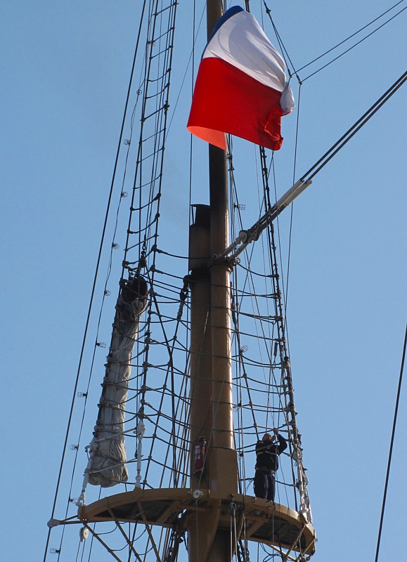 hisser les drapeaux