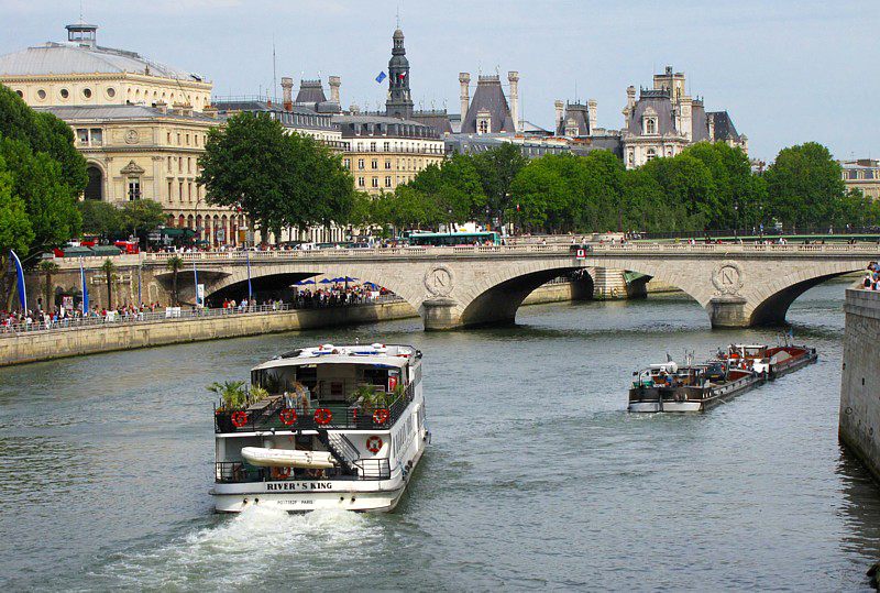les bateaux sur la Seine