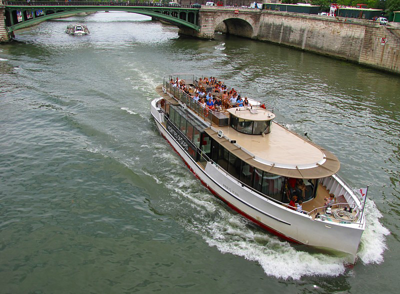 bateau touristique