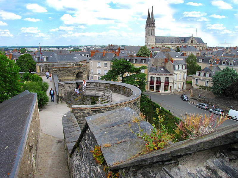 la cathdrale depuis les murailles