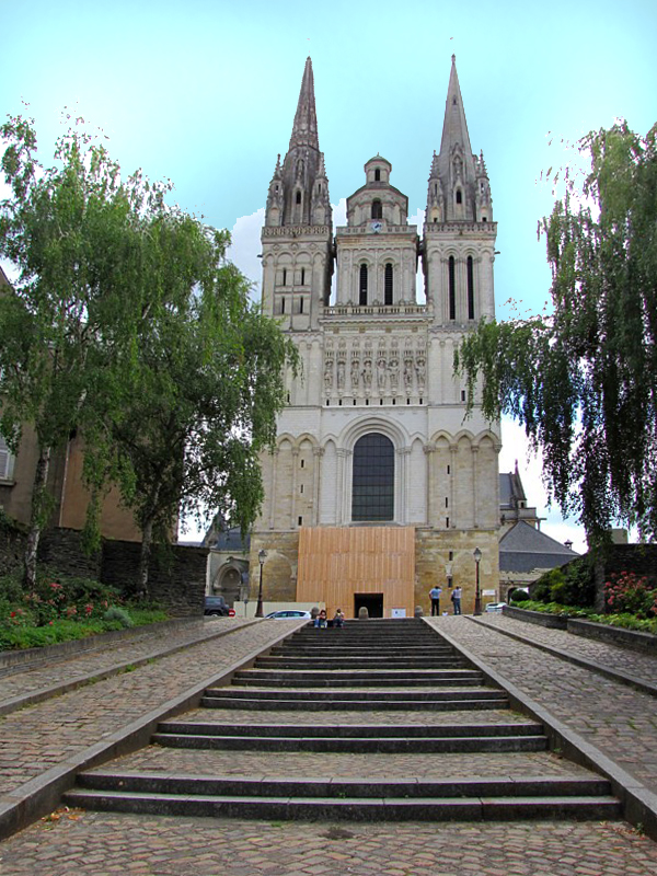 Monte vers la cathdrale Saint-Maurice