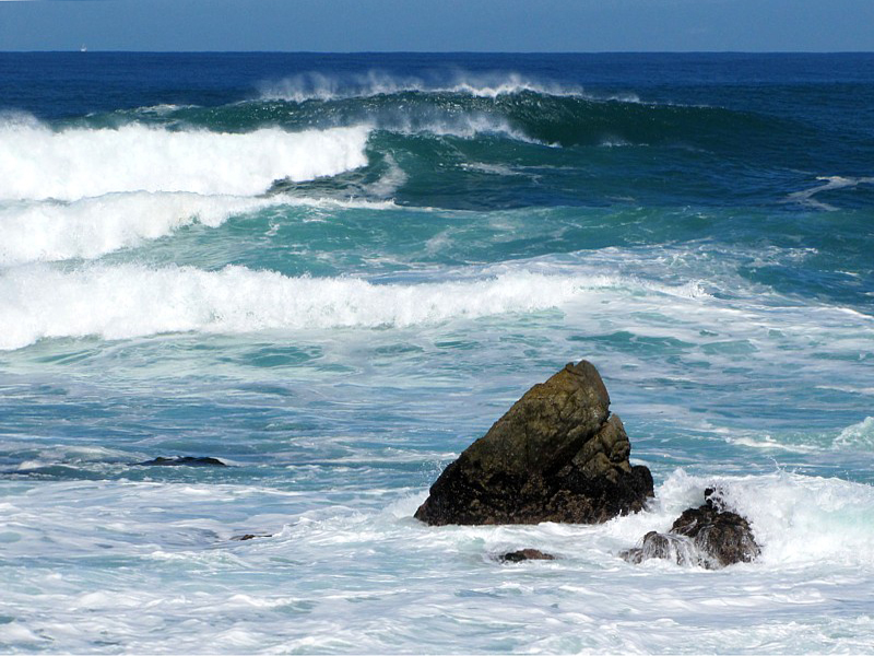 la vague et le rocher