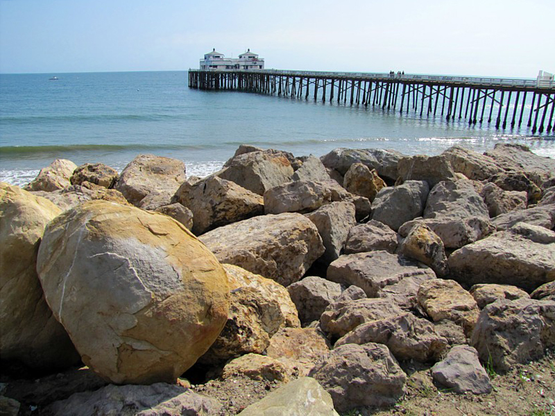 grosse pierre au Pier de Malibu