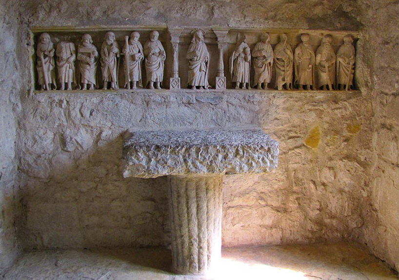 Lautel de pierre du chteau