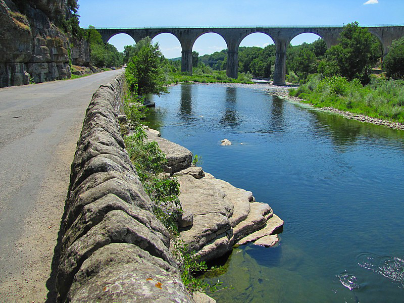 le pont sur la rivire