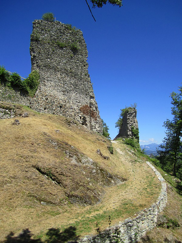 sentier des ruines