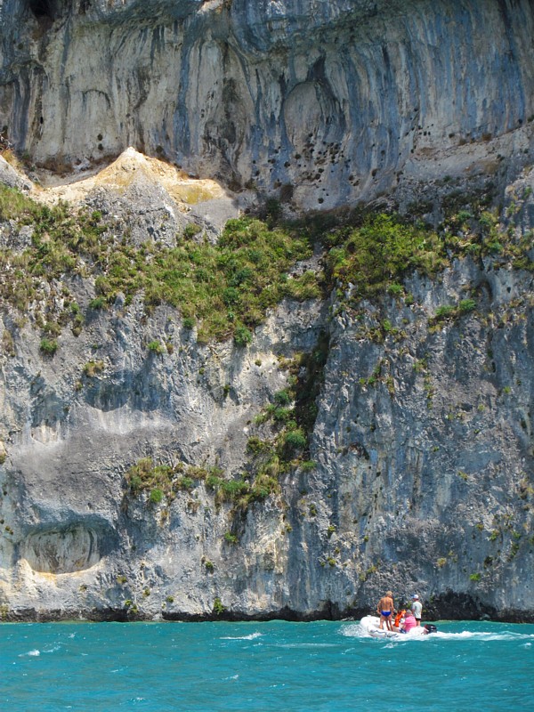 falaise sur le lac dAnnecy