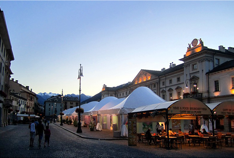 Piazza Chanoux