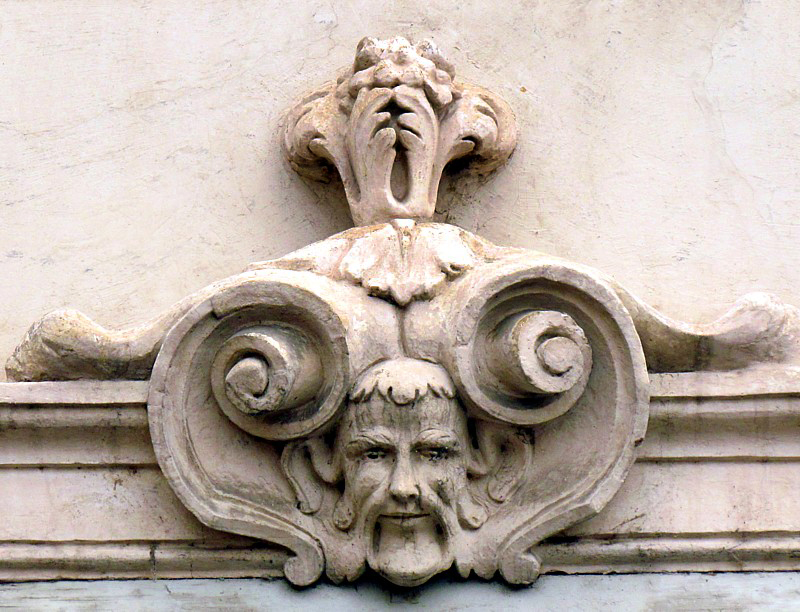 Visage  volutes