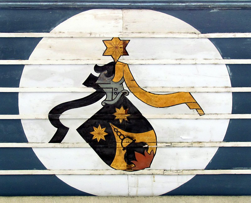 blason sous le toit
