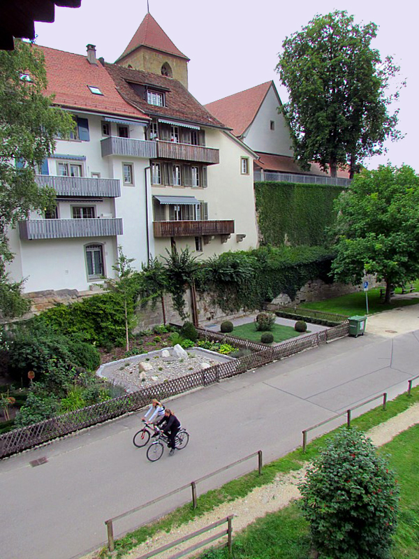 ballade en vlo devant les murs de la ville
