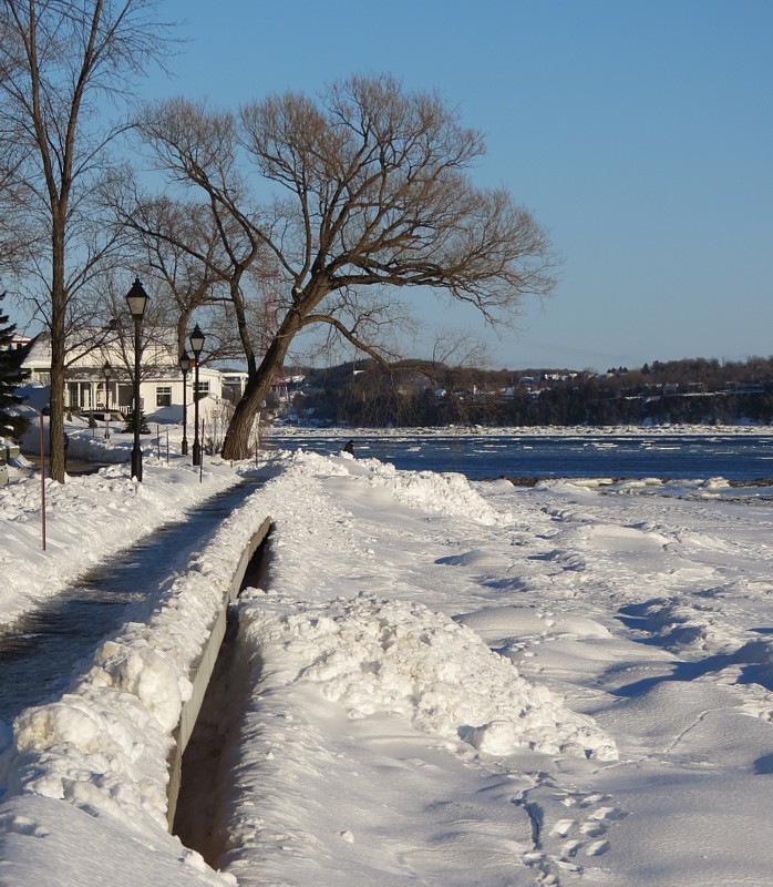 la marche vers la plage Jacques Cartier