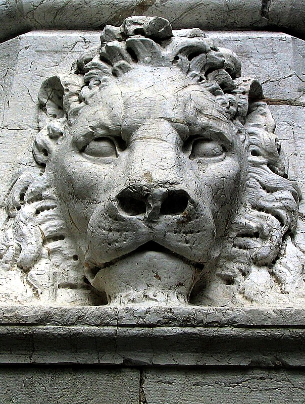 le lion de pierre