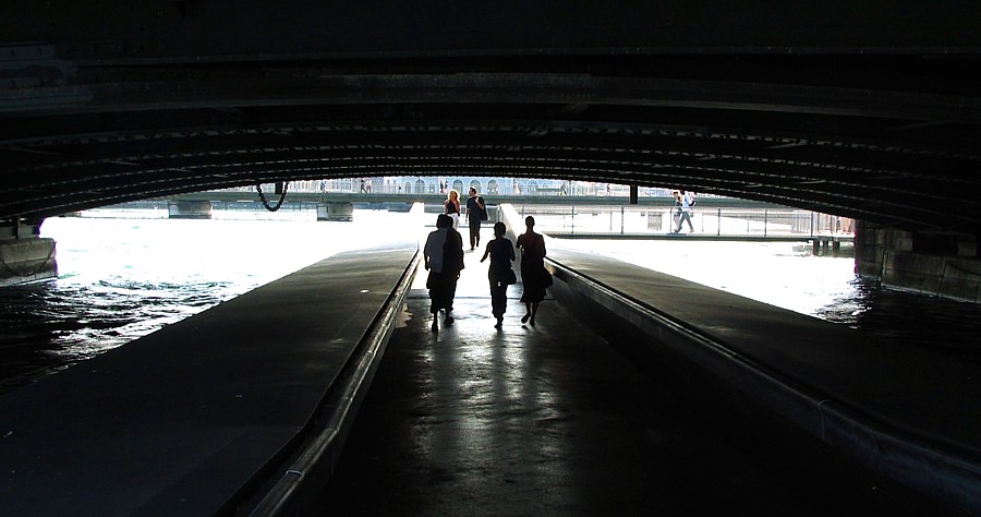 sous le pont du Mont-Blanc