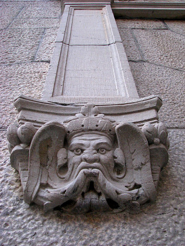 bas relief au chteau