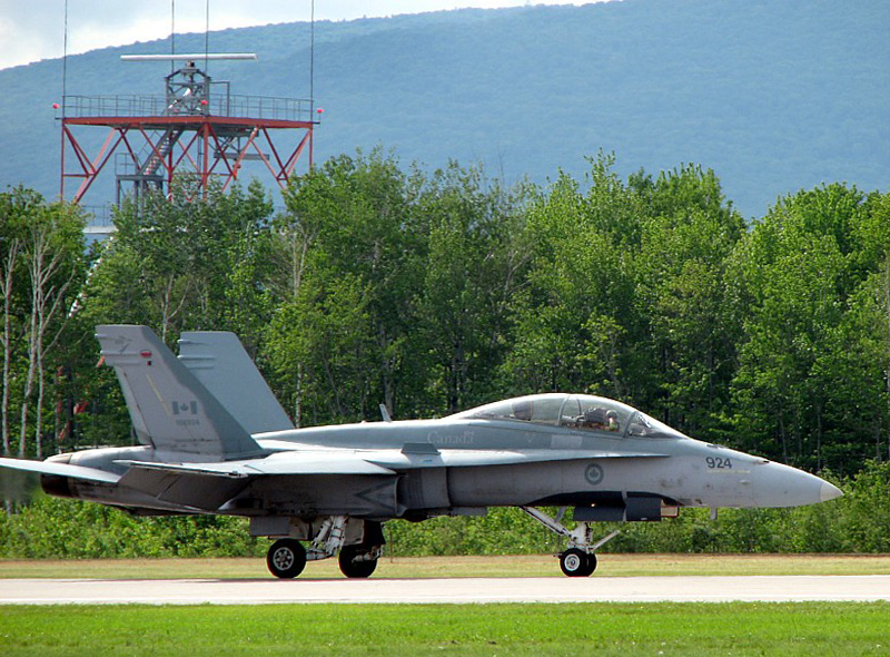 F-18 sur la piste
