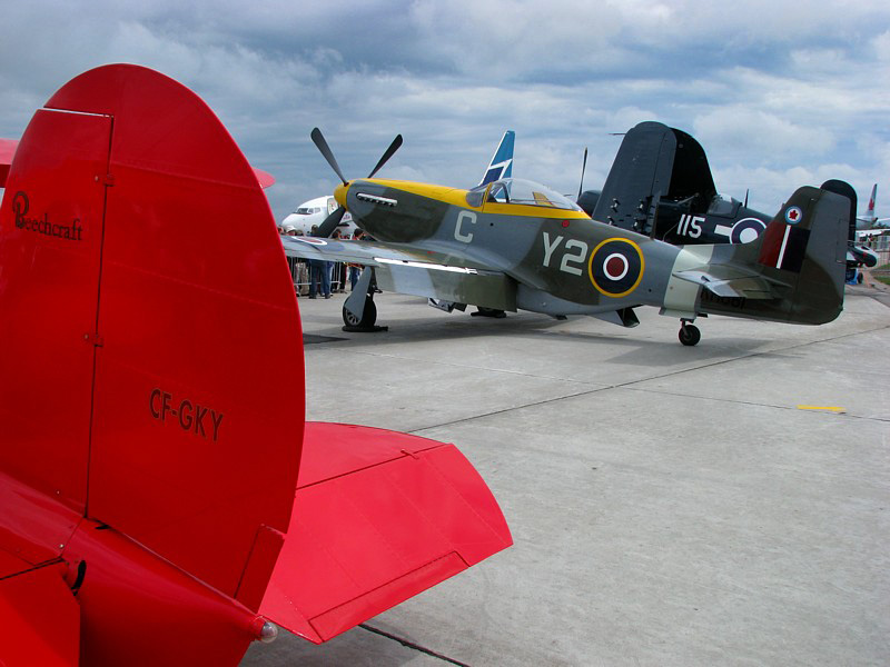 le Beechcraft et le P-51 Mustang