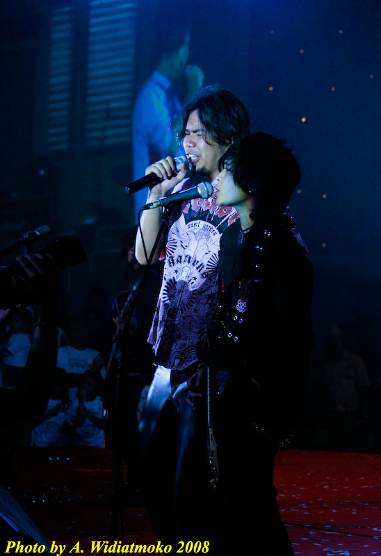 Dhani & The Rock on Stage