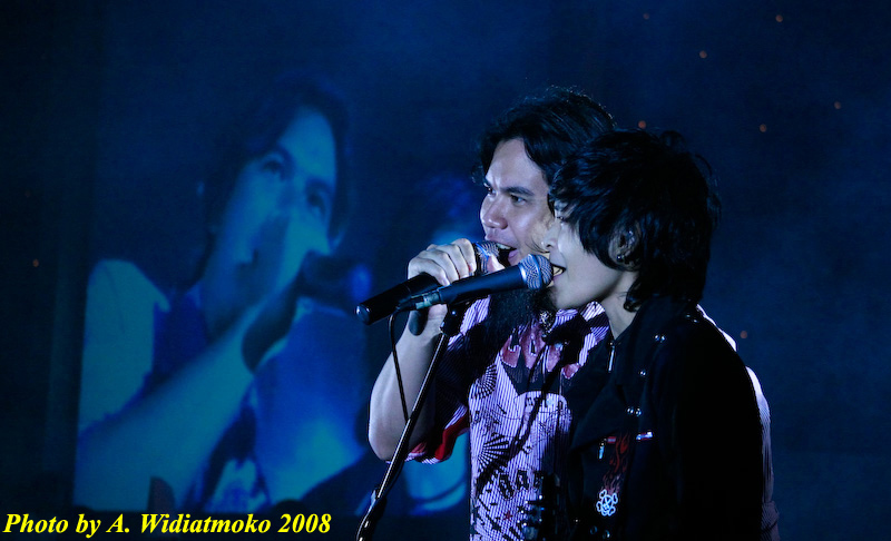 Dhani & The Rock on Stage