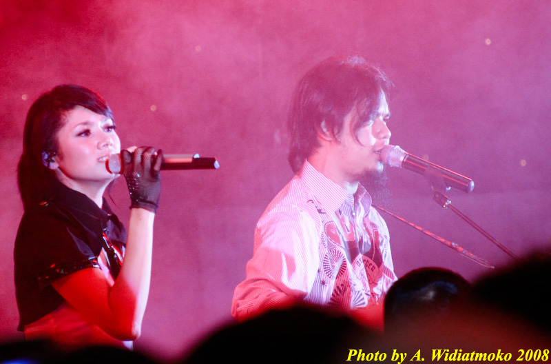 Mulan & Dhani on Stage