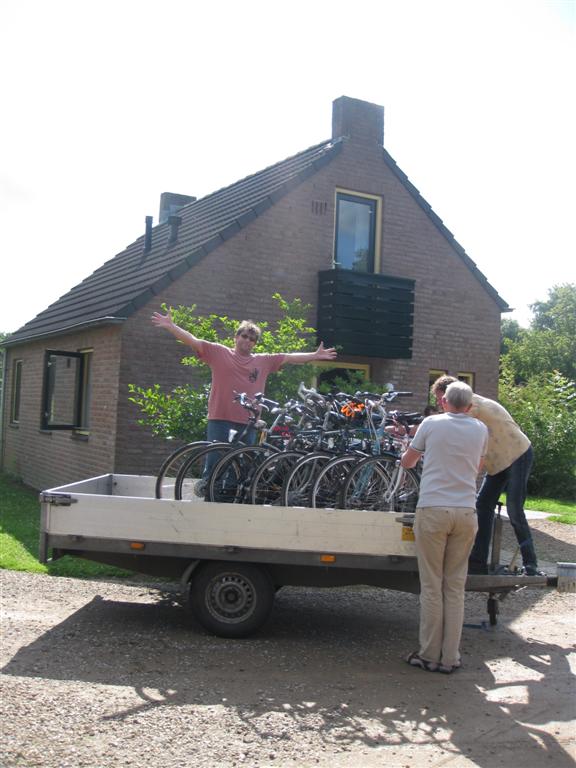 Pim heeft een fraaie aanhanger voor de fietsen