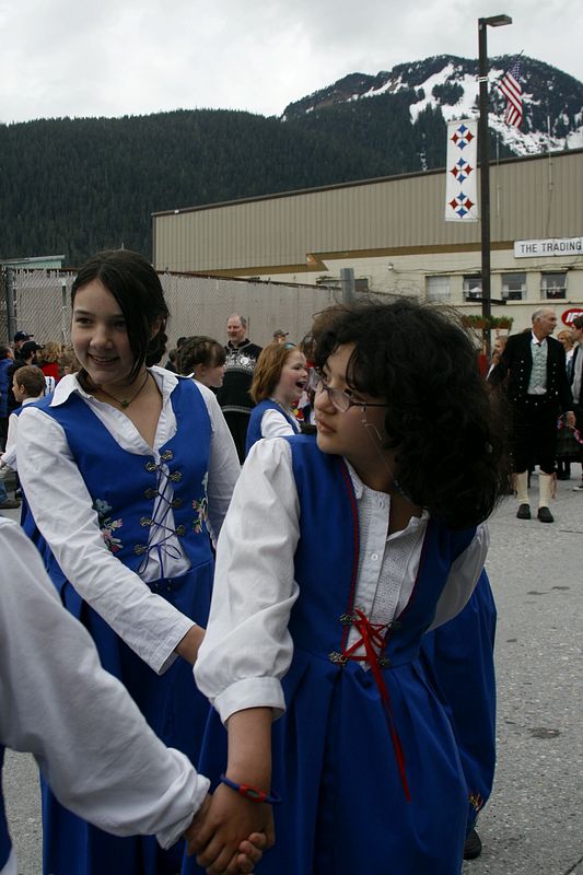 Leikarring dancers (Amy)