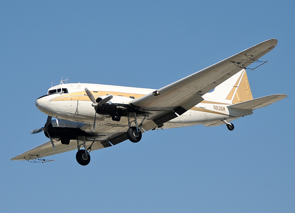 Lee County Mosquito Control Douglas C-47 / DC-3 ( N836M )