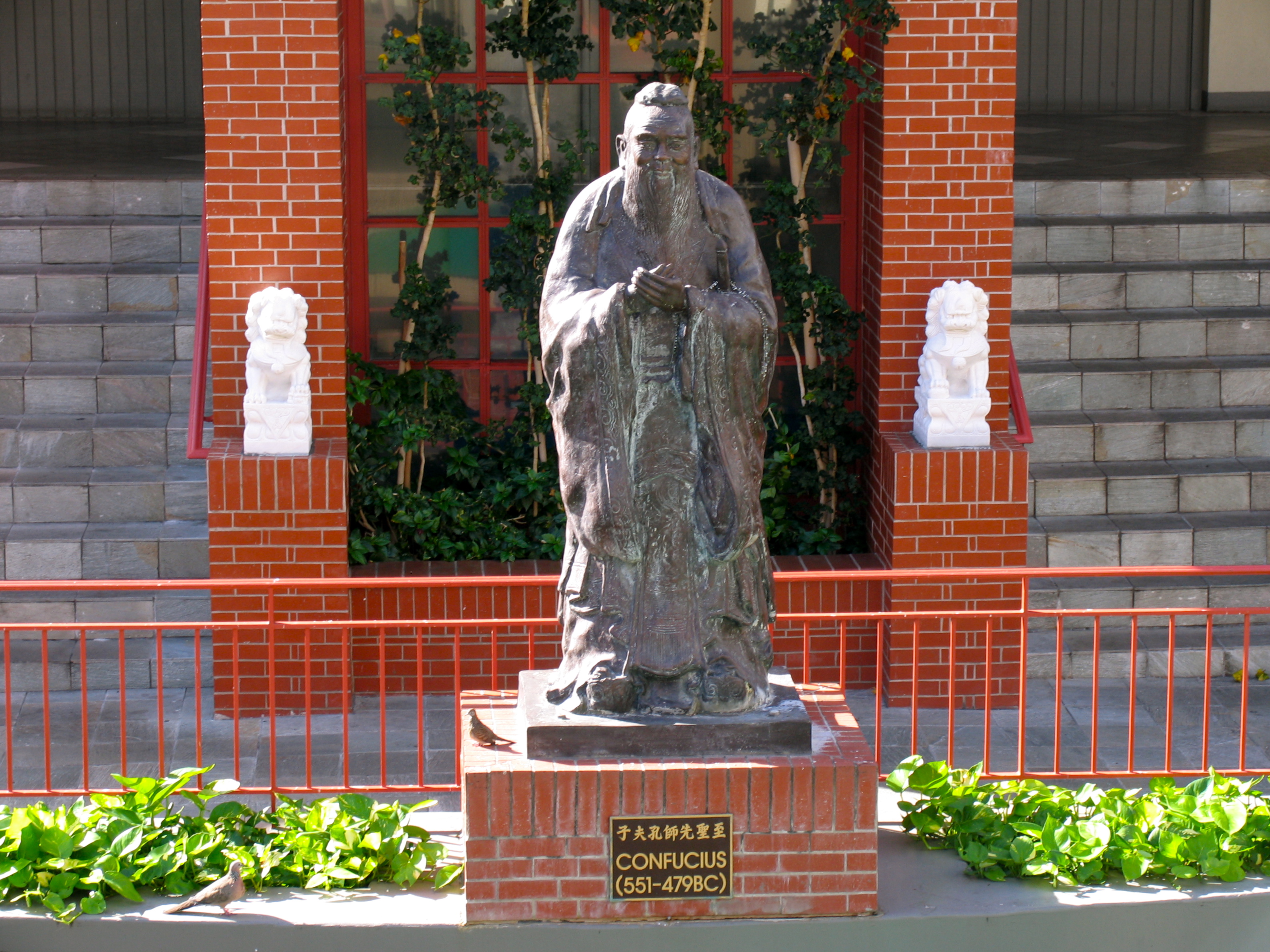Statue of philosopher Confucius