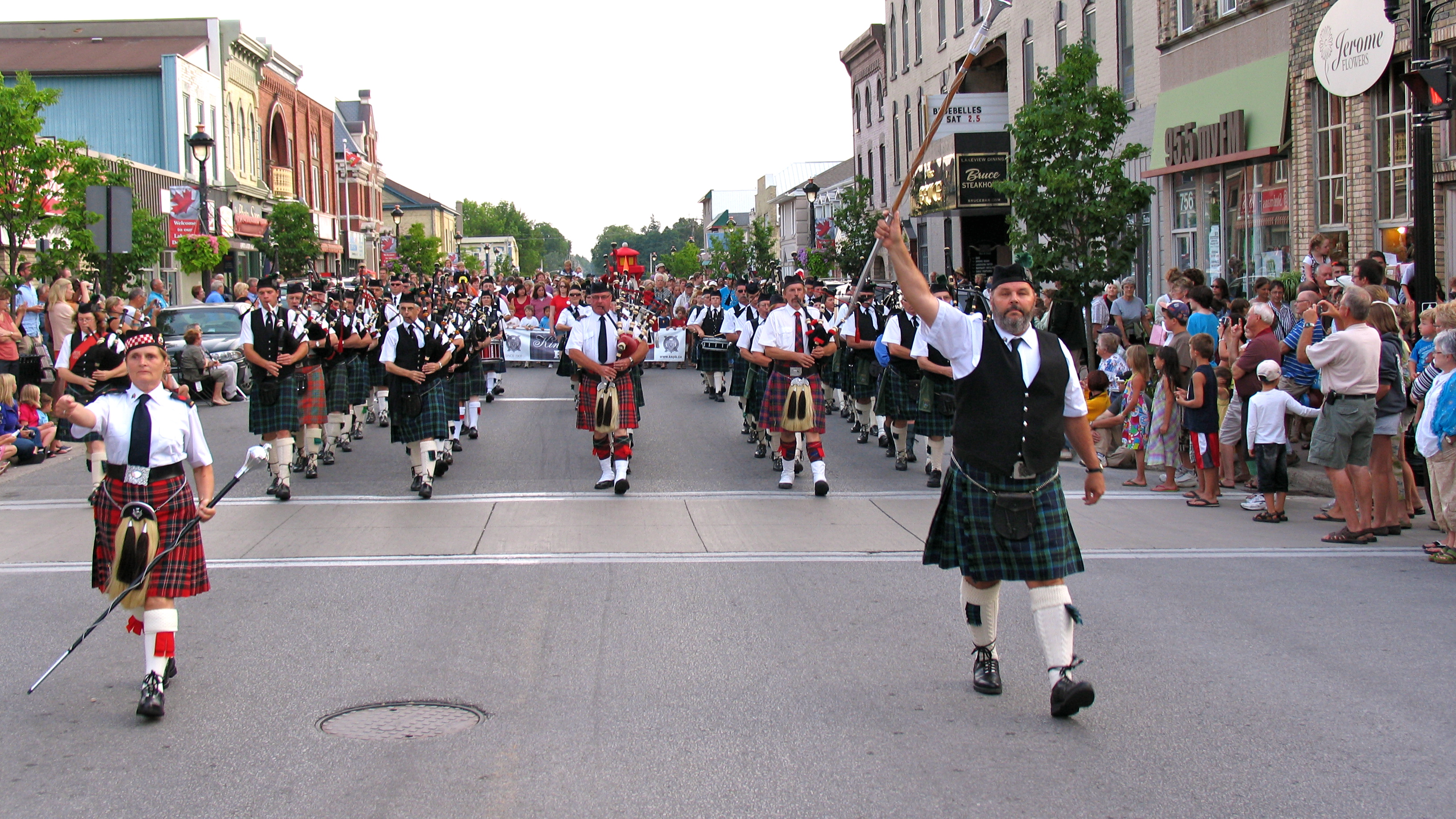 Kincardine Pipe Band on main street