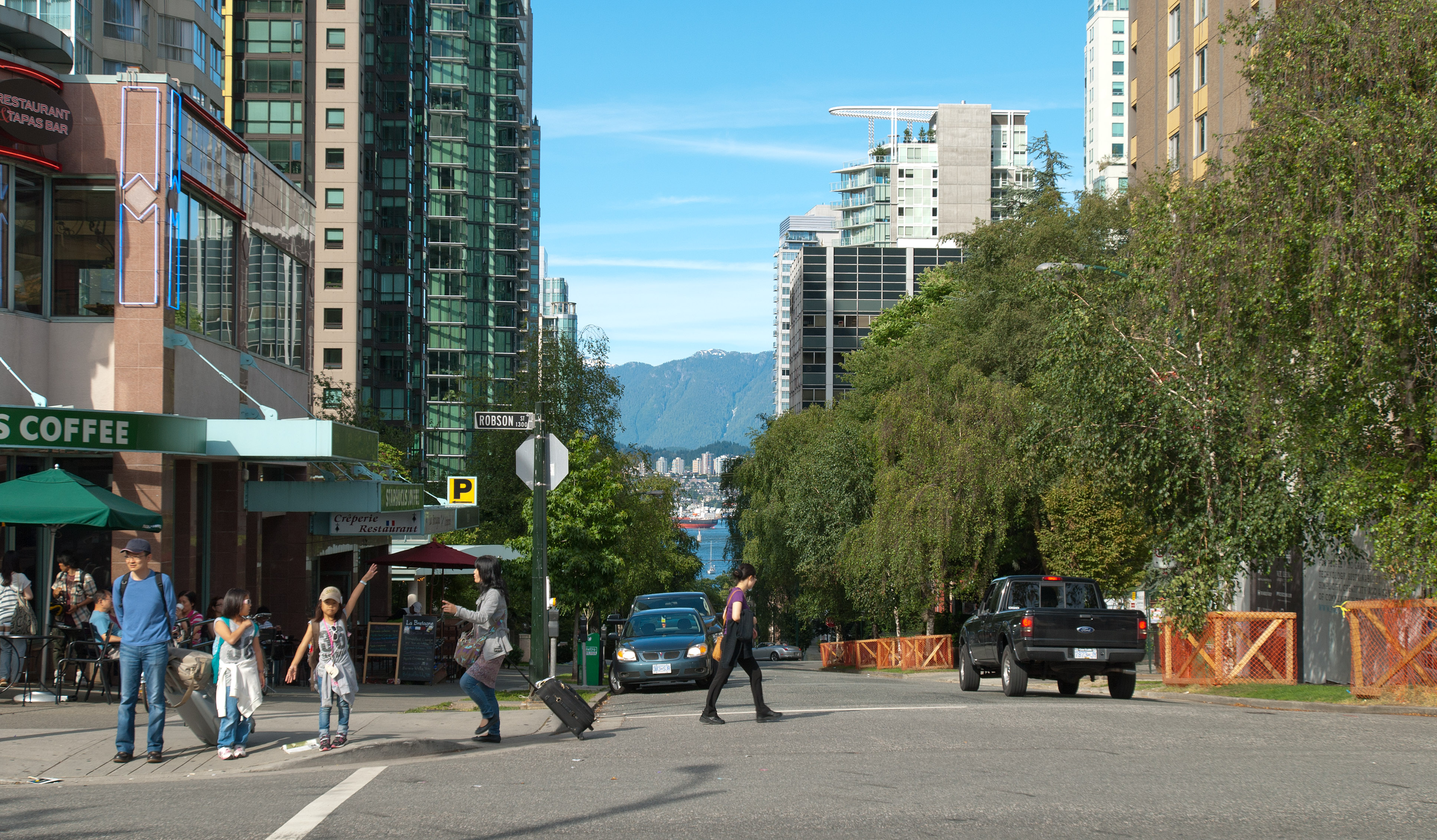 Interesting city scene in downtonw Vancouver.jpg