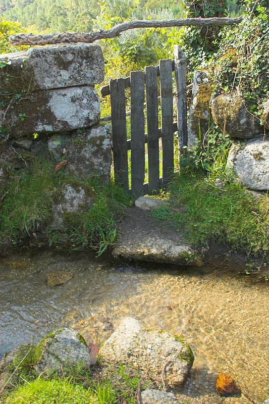 Water passes at my door...