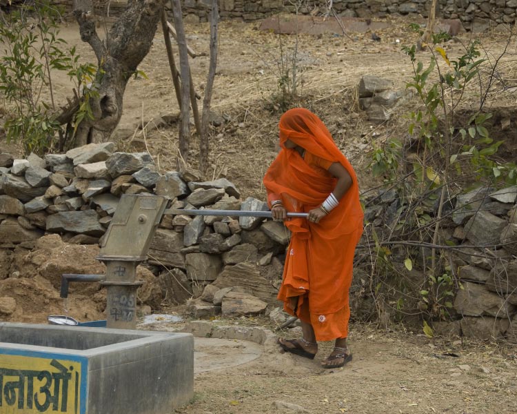 Road between Udaipur and Ranakpur