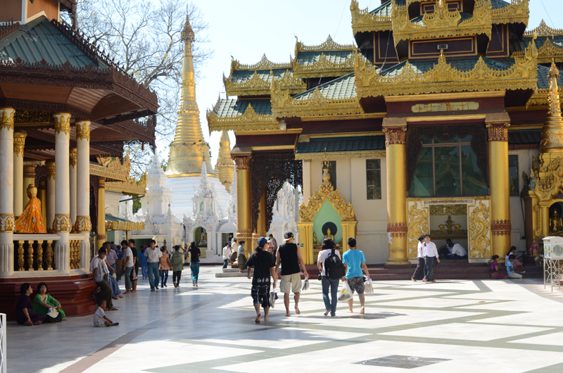 Shwedagon pagoda morning 17/12.Thang,Kiet,Van & Toan.