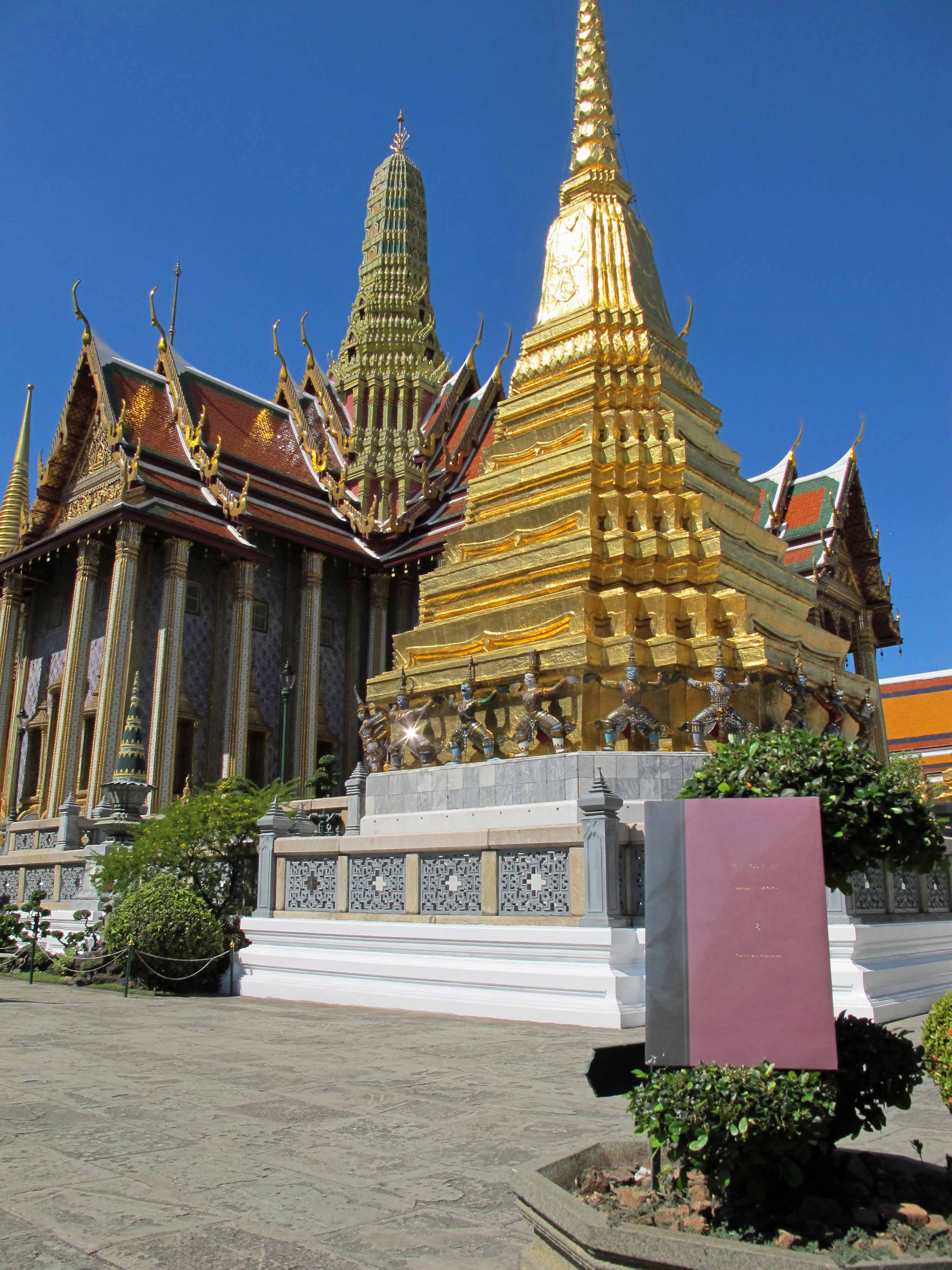 December 2011:  ACME 18.5 visits the Grand Palace in Bangkok