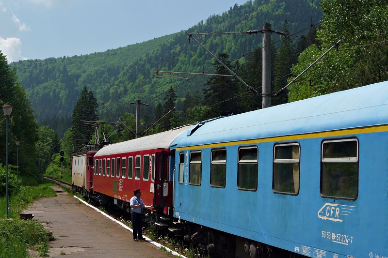 Train at Băile Tuşnad station