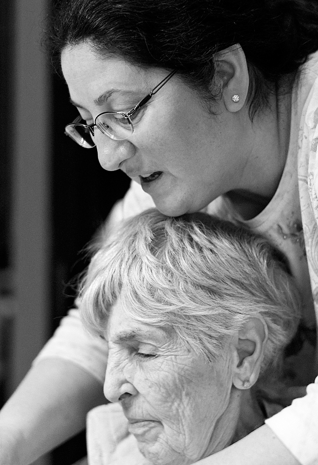 Anna & Mom work cell cam bw