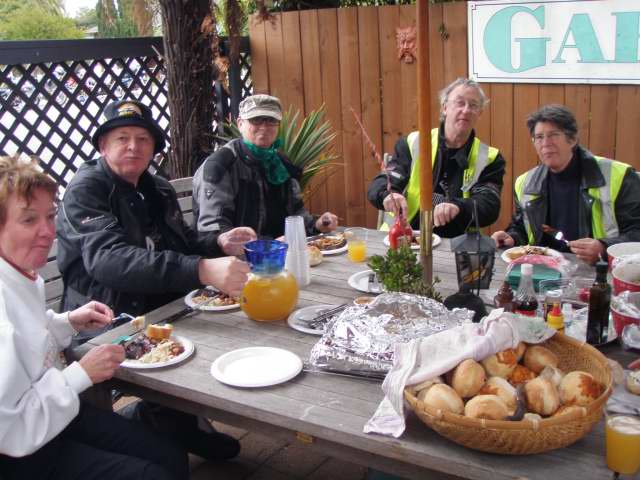 091122 Continuous Lunch 32.JPG