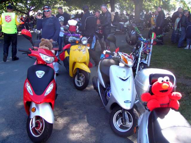 091205 Ulysses Nelson Toy Run 2009  04.JPG