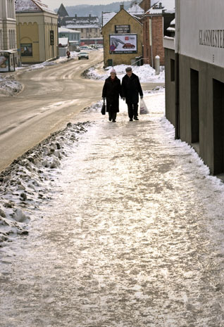 Slippery pavement  - Oscars gate