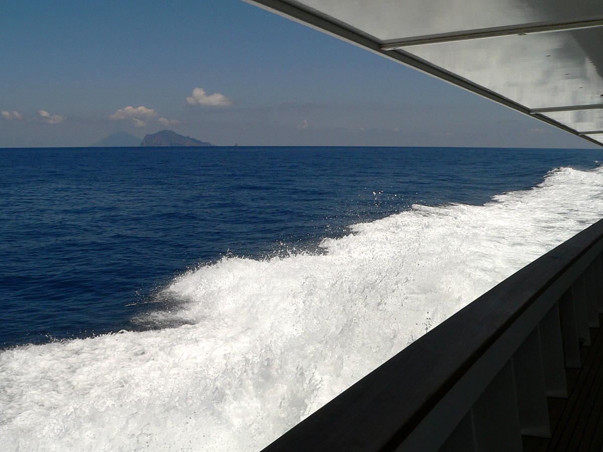 Full speed to Vulcano