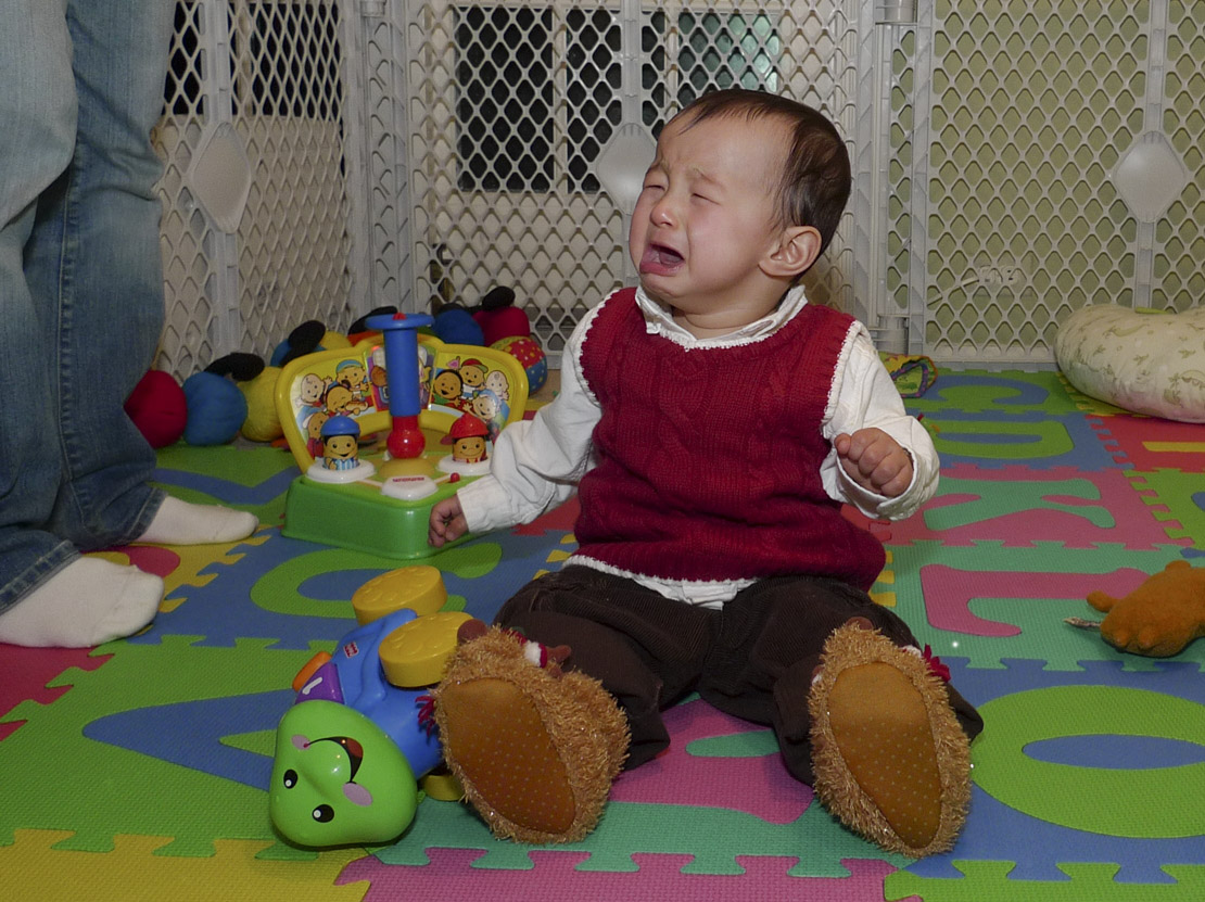 P1020026 Doesnt Like the Slippers