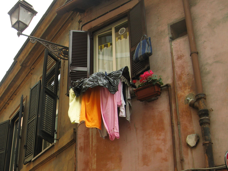 Laundry under cover 6791.jpg