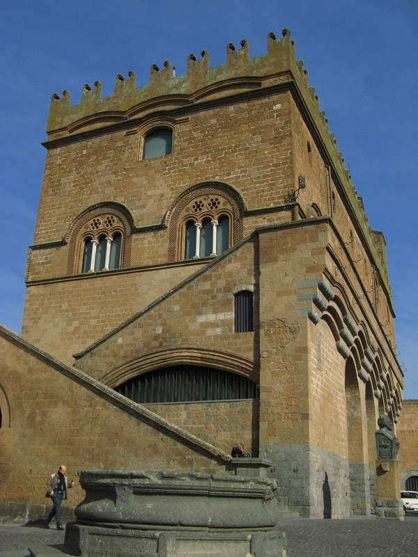 The Palazzo del Popolo 12th C.7185