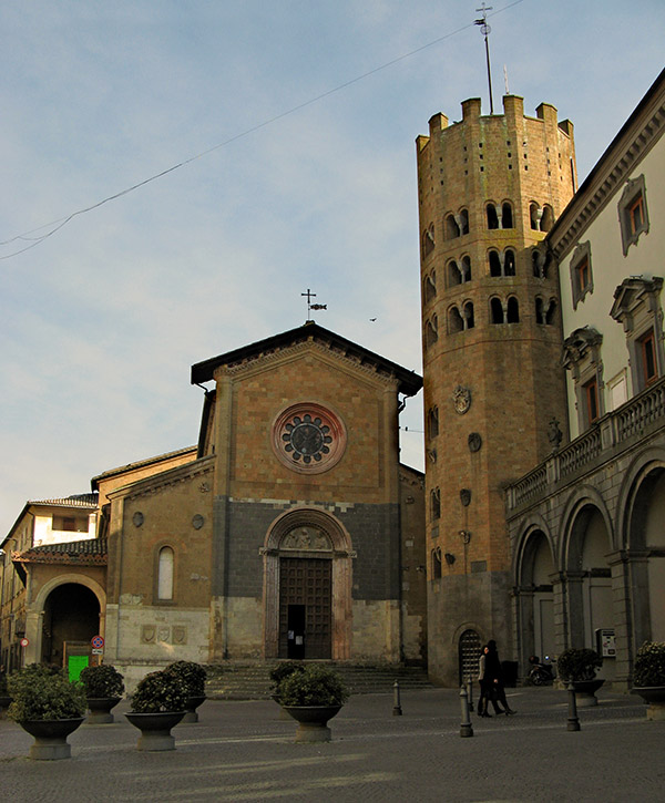 Sant'Andrea with its 12-sided tower7196